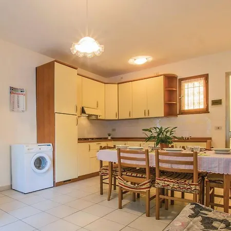 Apartamento In Mit Garten By Interhome