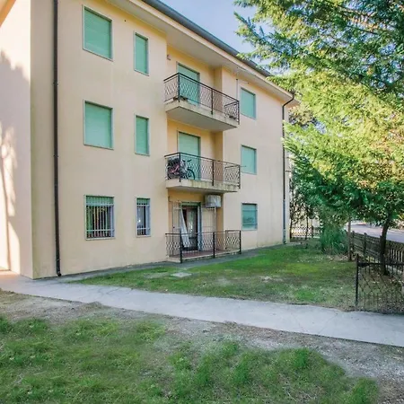In Mit Garten By Interhome Rosolina Mare